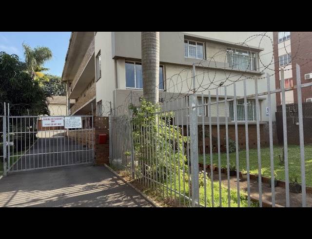 1 BEDROOM APARTMENT TO LET IN ESSENWOOD